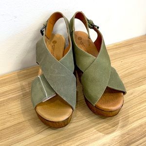 Fashionable Eric Michael dress pumps.  Size 38 (7.5)